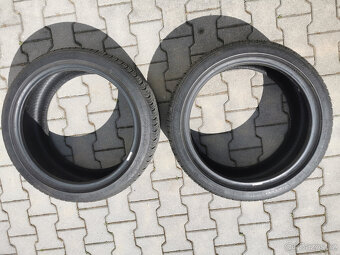 Pirelli P Zero Nero 255/40/19 - 3