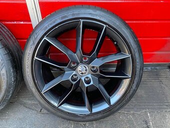 Original 3x ALU kola Škoda čené 18" 7,5J ET41 + 225/40/R18 - 3