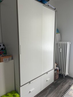 Skříň na věšáky s supliky - 3