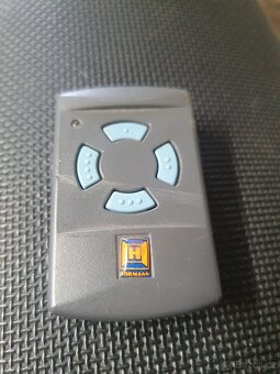 Garážová výklopná vrata s elektrickým pohonem - 3