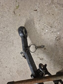 Přední 3 bodový hydraulický závěs na Belarus 320.4 - 3