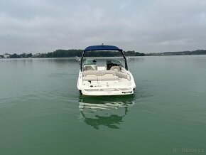Laminátová sportovní loď SeaRay 240 Sundeck - 3