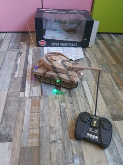 Tank na dálkové ovládání se světlem a zvukem - 3