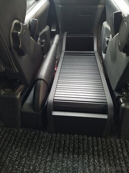 Volkswagen Multivan/Caravelle T5,T5.1 ,T6 ,T6.1 box mezi sed - 3
