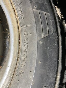 Pneu 195/75 r15c - 3