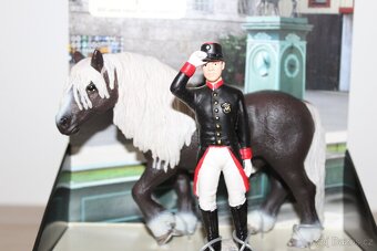 Marbacher Schwarzwaldský hřebec s ošetřovatelem Schleich - 3