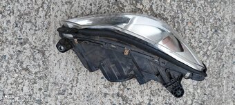 přední pravé světlo mercedes w204 facelift - 3