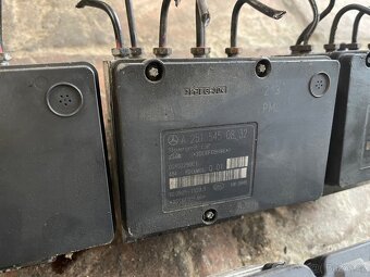 Mercedes w164 w251 w212 w204 w218 ABS kocka - 3