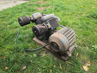 Starý kompresor s elektromorem - 3