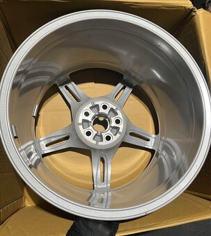 Prodám disky Chevrolet corvette C8 5x120 19ˇˇ 20ˇˇ - 3