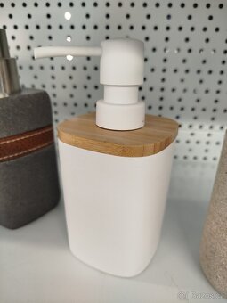 Dávkovač mýdla na postavení. - 3