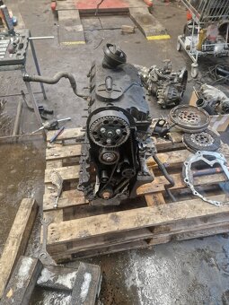 Motor 1.9 tdi 77kw BXE, ale stejný s BKC, BJB - 3