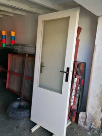 Prodám interiérové dveře - bíle pěkný stav. - 3