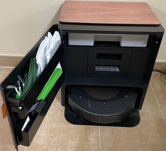 Robotický vysavač zn. iRobot Roomba Combo j9+ - 3