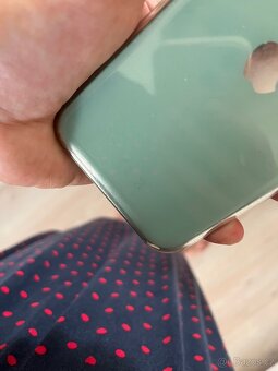 iPhone 11 s rozbitým displejem - 3