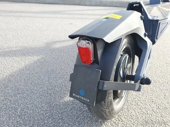 elektrická koloběžka Bluetouch BT501 grey 300km najeto - 3