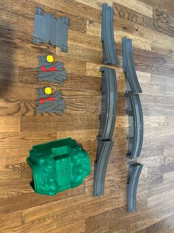 Lego Duplo vláček, výhybky, koleje, závory a jiné - 3