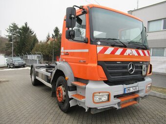 MB Axor 1829 hákový nosič kontejnerů - 3