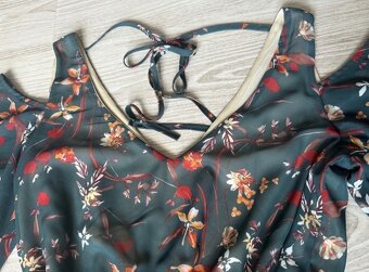 Zelené květované šaty - 3