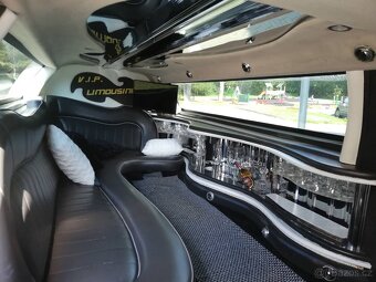 Lincoln Town Car - 3