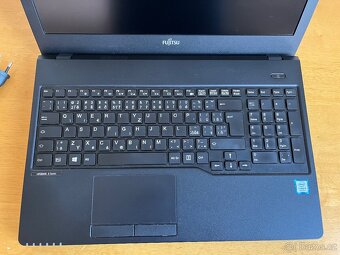 Fujitsu Lifebook A557 - 3