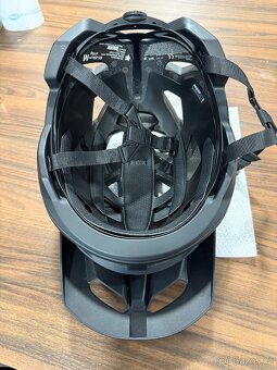 Helma Fox speedframe mips 2025 vel M. - 3