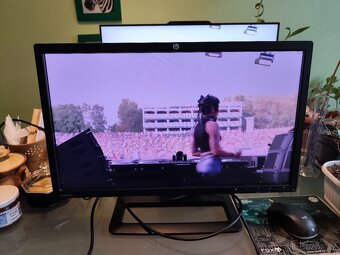 2x LCD 21.5" HP ZR2240W 16:9, 1920x1080, IPS - 3