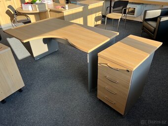 Kancelářský stůl - 3