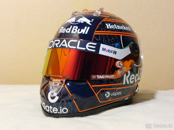 Predám Max Verstappen oranžová 2025 Red Bull F1 helma 1:2 - 3