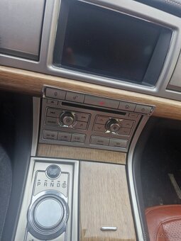 Jaguár XF 3.0d 177kw limuzína - 3