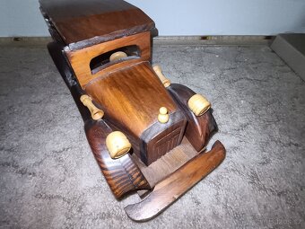 Dřevěný model historického auta – ruční práce, dekorace - 3