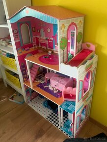Dřevěný domeček pro panenky s výtahem - 3