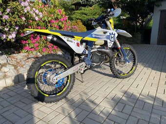 Prodám Husqvarna TE 300 TBI, model 2024, vynikající stav - 3