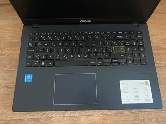 ASUS E510 – skvělý stav, ještě v záruce - 3