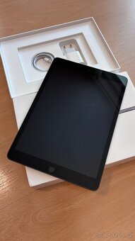 Apple iPad 32 GB, vesmírně šedý, 8. Generace - 3