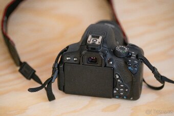 Canon Eos 700D s objektivy a příslušenstvím - 3