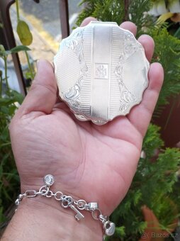 Starožitná stříbrná pudřenka 8.5 cm průměr. Váha 88.2 gramů. - 3