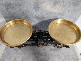 Staré dvoumiskové váhy se ženou po kompletní renovaci - 3