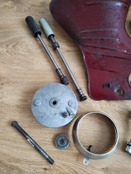 Prodám náhradní díly na motocykl JAWA 550 pařez a jawa 555 - 3