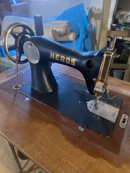Šicí stroj HEROS - 3