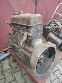 Starý motor Octavia - 3