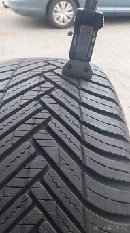 Prodám 2 x celoroční pneu Hankook 235/50/19 - 3