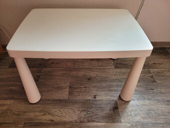 Ikea dětský set - stůl a 2 růžové židle - 3