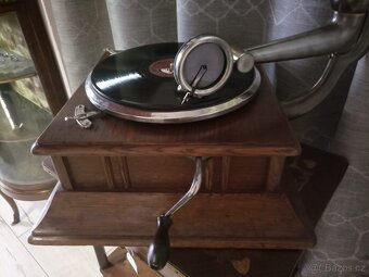 Salónní gramofon s troubou - 3