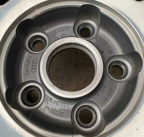 Sada originál AUDI 8.5x19" ET45 5x112x57 a Nokian - 3