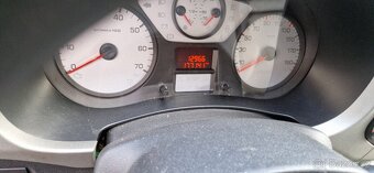 Prodam nahradni dily na Peugeot Partner 1.6VTi 5FK. 177tis - 3
