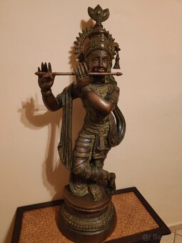 Veľká, ohromujúca socha pána Krišnu zeleno hnedá - 3