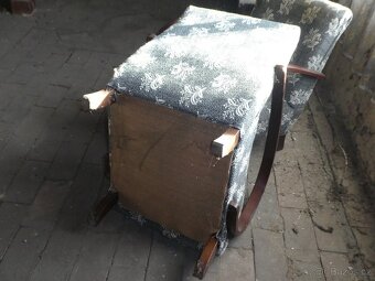 Stará křesla z 40. let. - 3