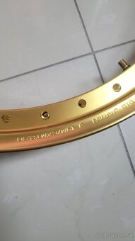 Přední ráfek na Suzuki V-Strom 1050XT - 3