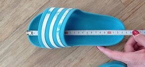 Dětské pantofle Adidas (vel. UK 4) - 3